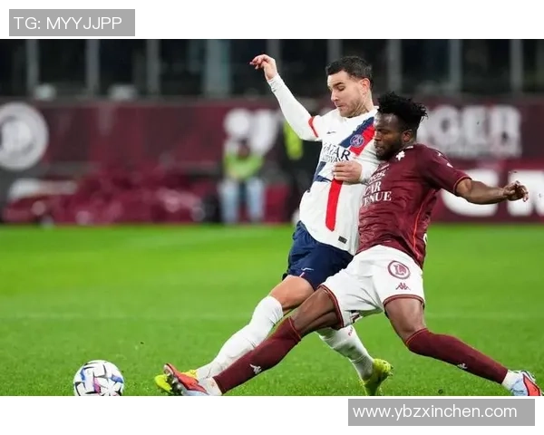 意甲赛场惊现冷门巴黎圣日耳曼逆转曼联引发全场狂欢