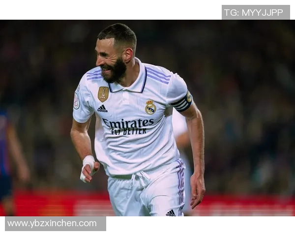 国王杯巴萨大胜巴黎圣日耳曼帽子戏法引发争议判罚全场沸腾