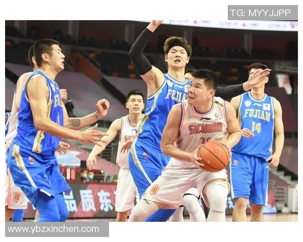 姚明与杨侃携手共进探索篮球新未来的无限可能性