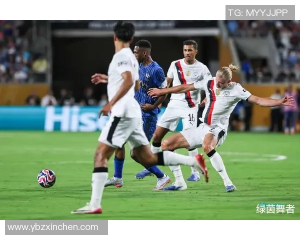 里昂逆袭曼城友谊赛小冷门引发全场热烈反响